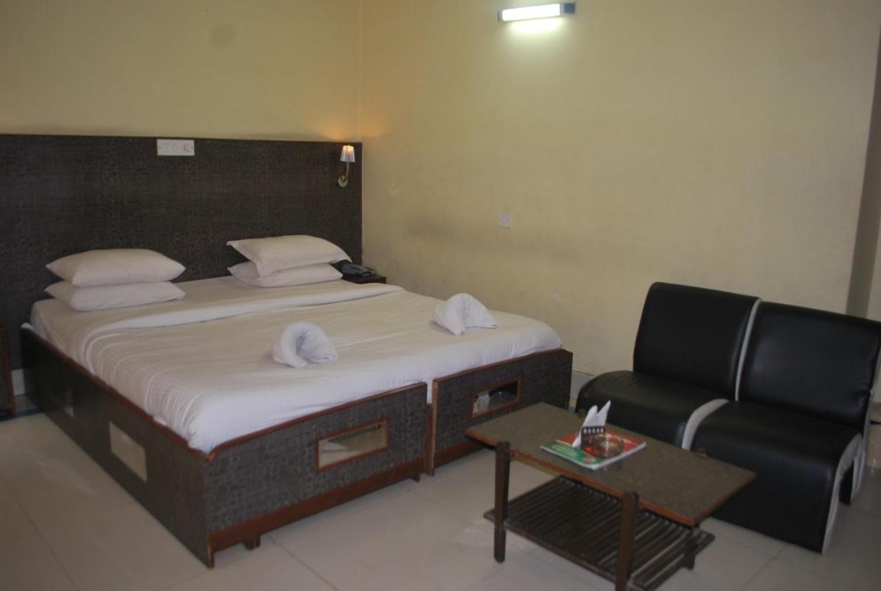 Hotel Heera International Kolkata Exterior photo